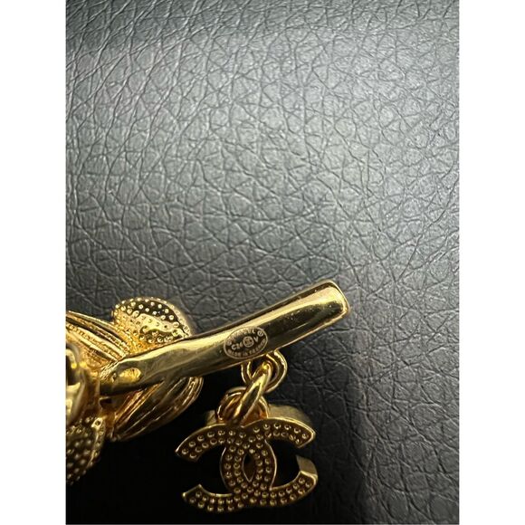 Chanel dangle cc brooch pin - Picture 6 of 6